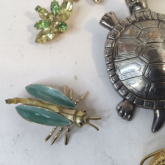 Lot Of 8 Vtg  Animal Insect Pins Brooch Earrings Frog Turtle Dragonfly   Scarab - Picture 8 of 12